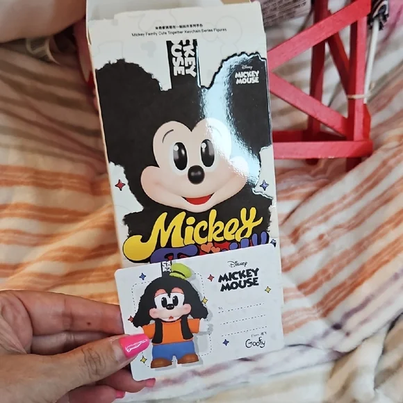 Confirmed GOOFY Disney Black and White Action Figure Playset - Picture 1 of 2